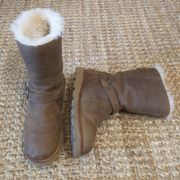 UGG Boots - Picture 2 of 7